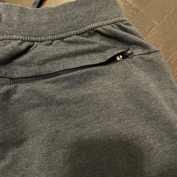 Men's Lululemon City Short 9" inseam in Heather Navy size S - Picture 9 of 11